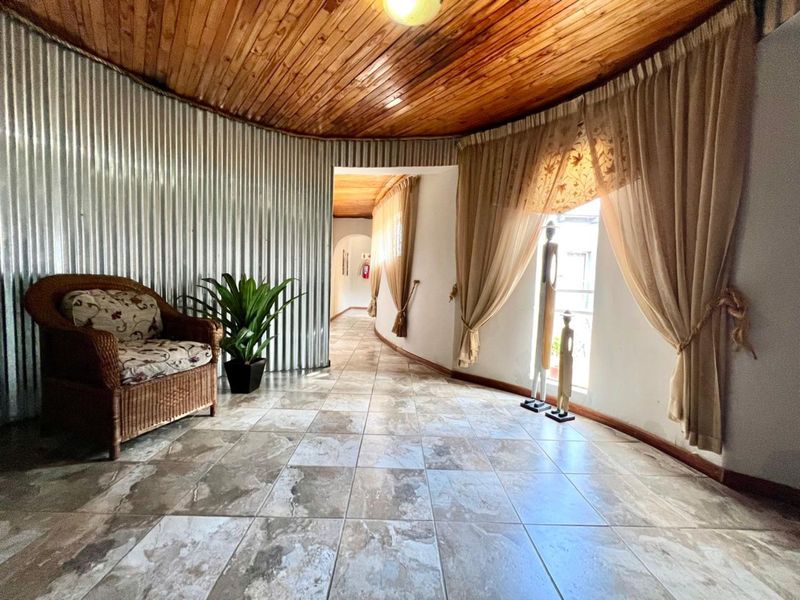 Guest House For Sale in Breyten Central - Photo 5