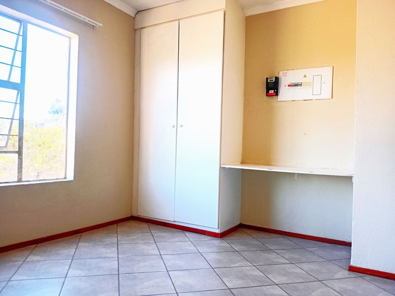 Apartment For Sale in Honeypark - Photo 5