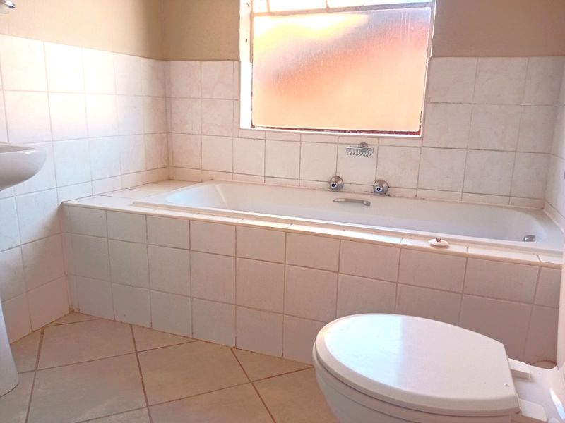 Apartment For Sale in Honeypark - Photo 8