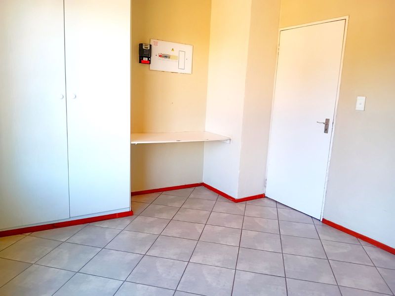 Apartment For Sale in Honeypark - Photo 6