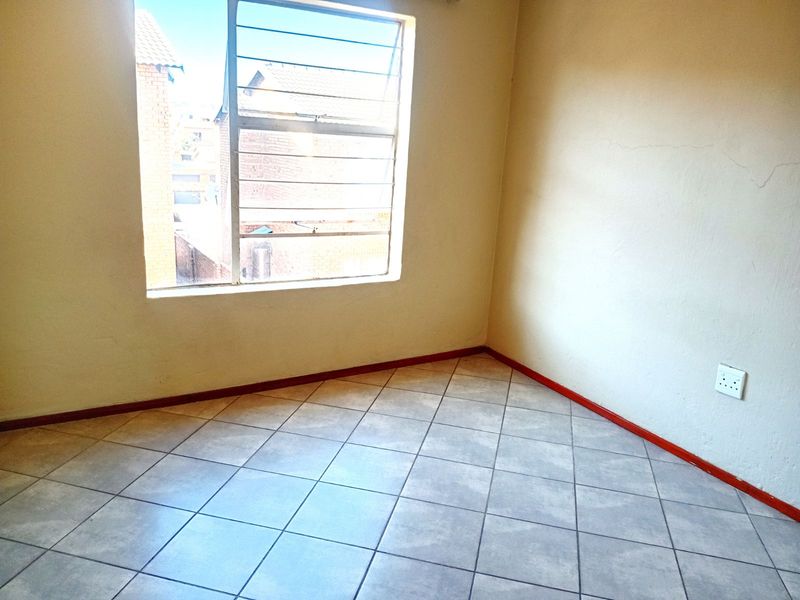 Apartment For Sale in Honeypark - Photo 9