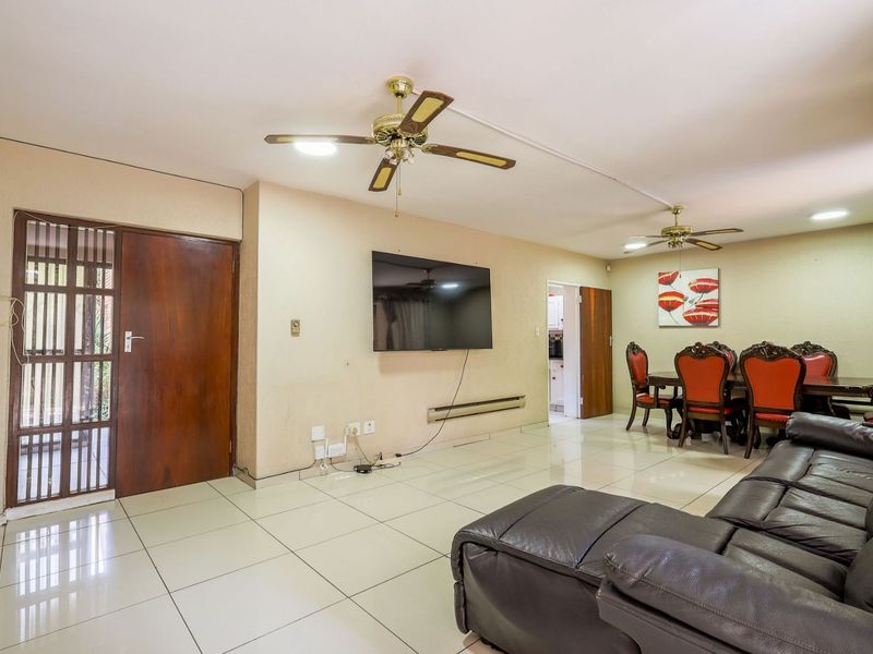 Townhouse For Sale in Hatfield - Photo 6