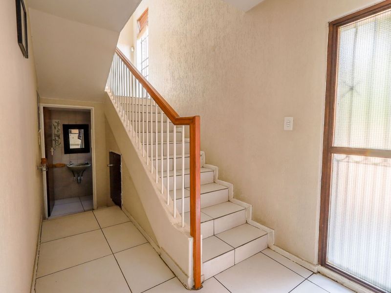 Townhouse For Sale in Hatfield - Photo 9