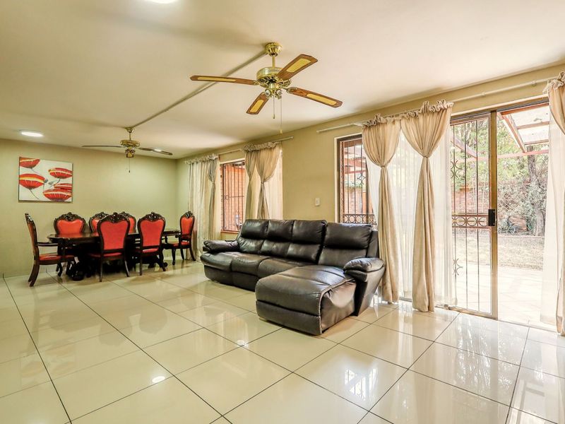 Townhouse For Sale in Hatfield - Photo 7