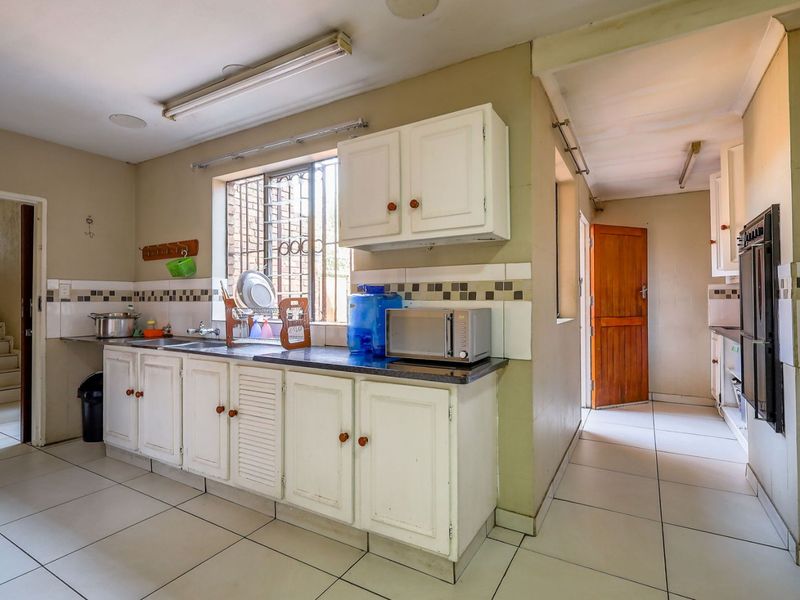 Townhouse For Sale in Hatfield - Photo 3