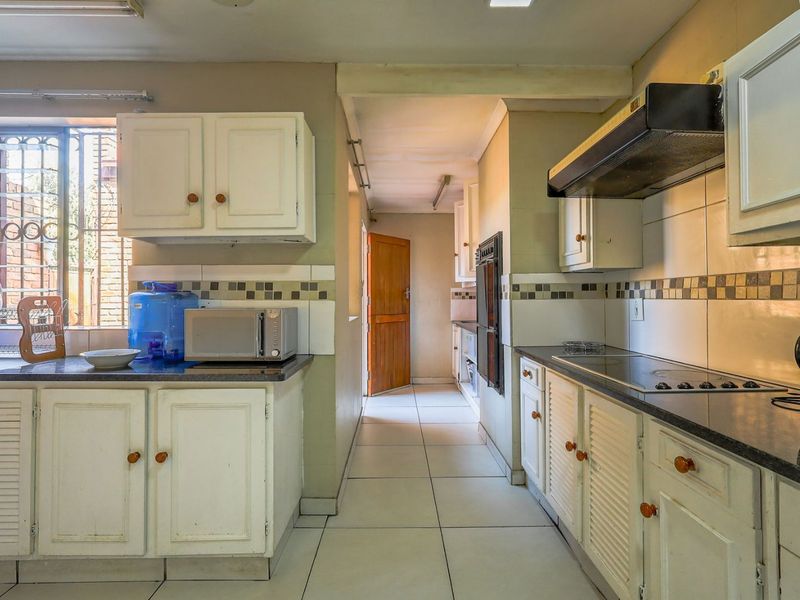 Townhouse For Sale in Hatfield - Photo 2