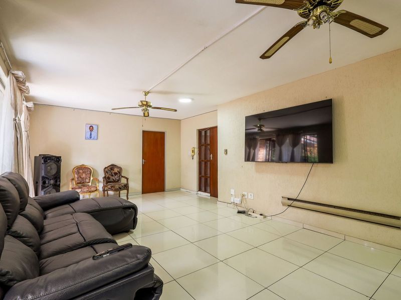 Townhouse For Sale in Hatfield - Photo 5