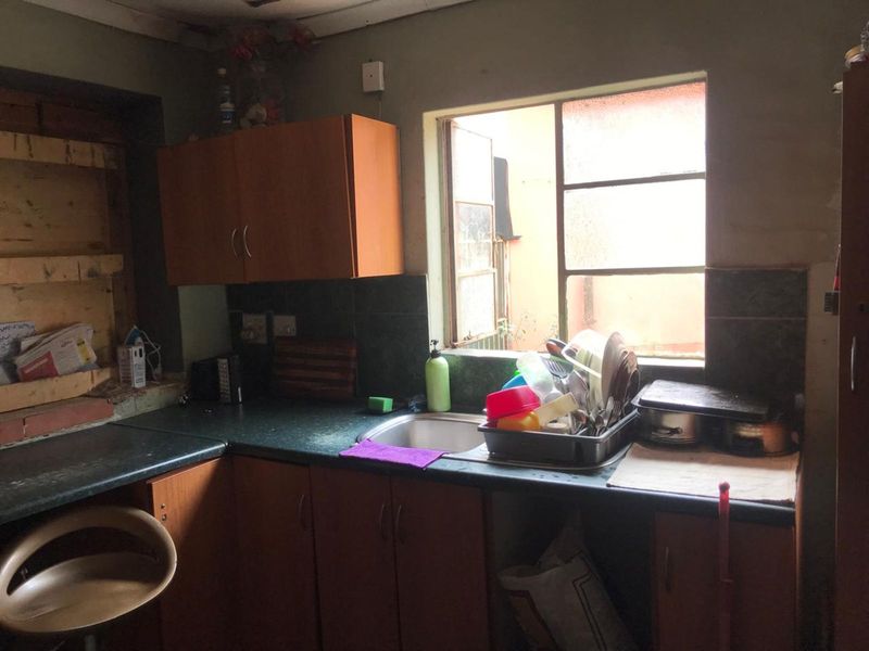House For Sale in Silverton - Photo 3