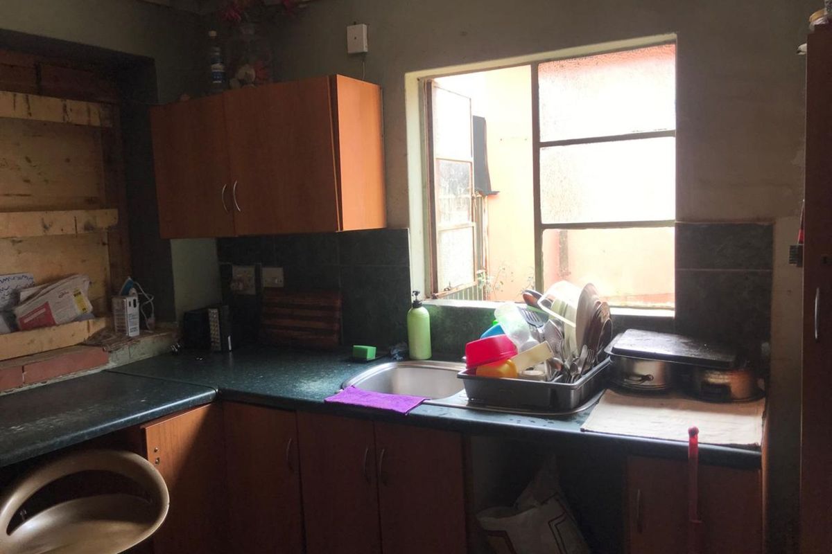 House For Sale in Silverton - Photo 3