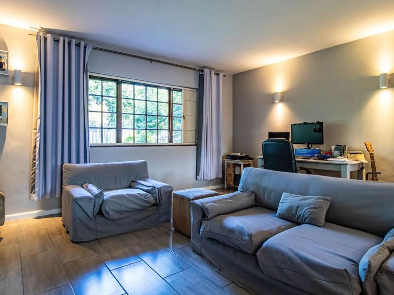 Townhouse For Sale in Montclair - Photo 2