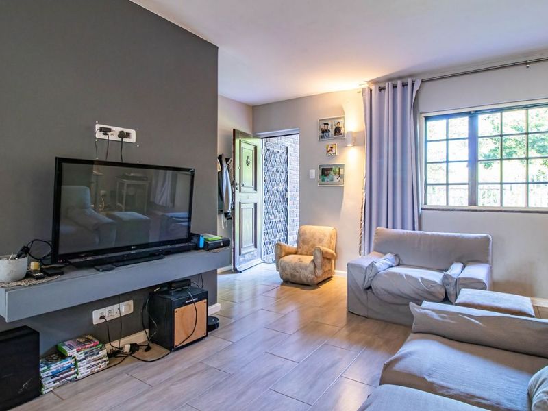 Townhouse For Sale in Montclair - Photo 7