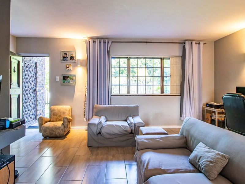 Townhouse For Sale in Montclair - Photo 5