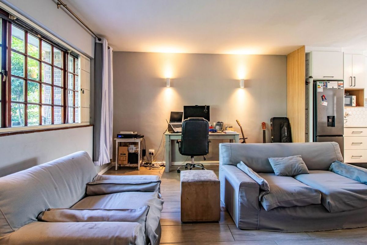 Townhouse For Sale in Montclair - Photo 4