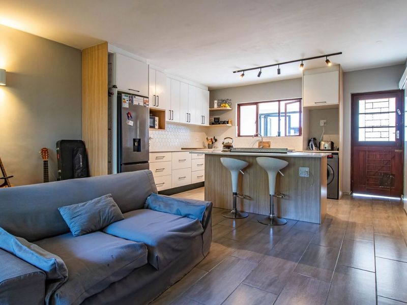 Townhouse For Sale in Montclair - Photo 8