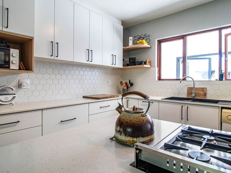 Townhouse For Sale in Montclair - Photo 3