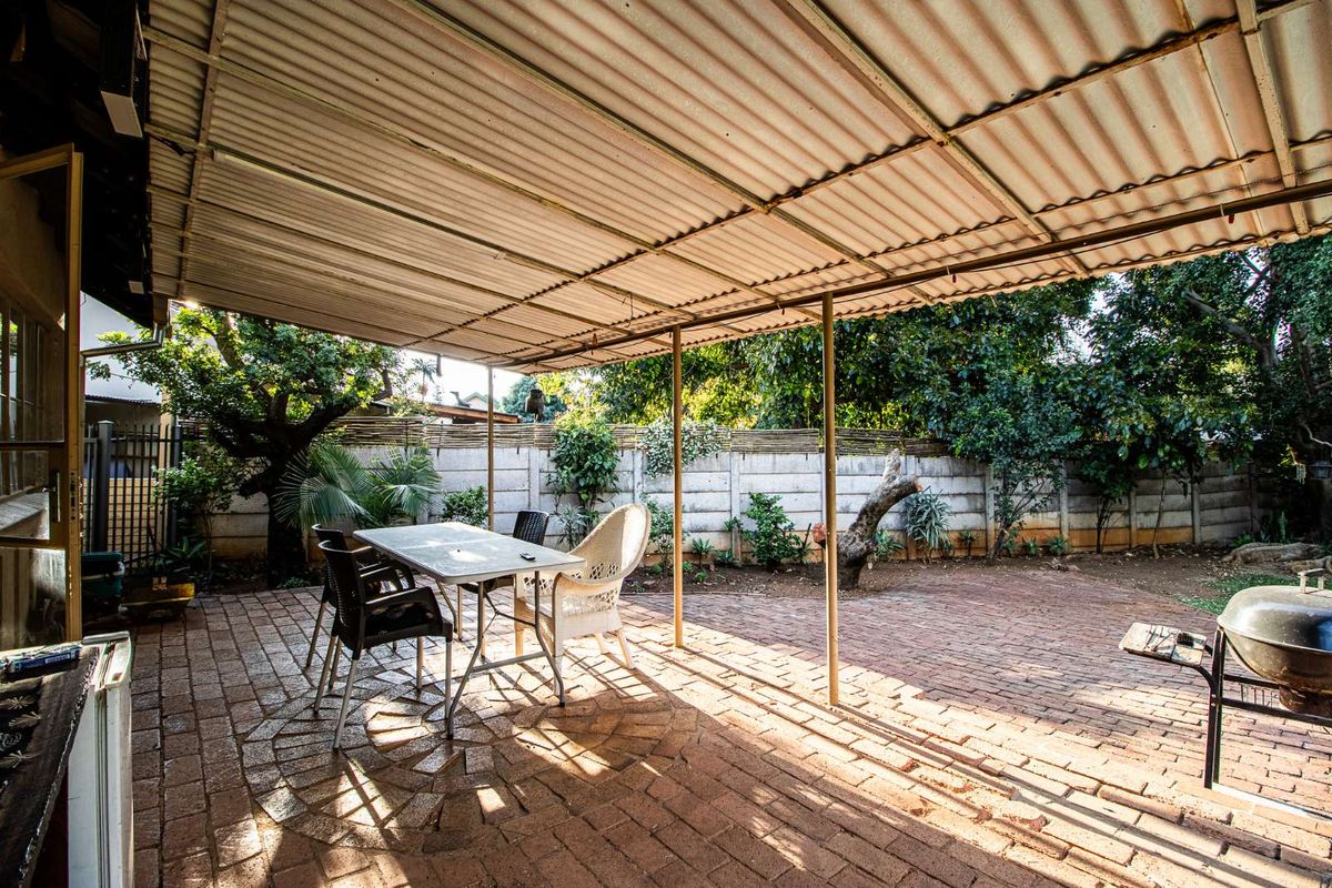 House For Sale in Sinoville - Photo 4