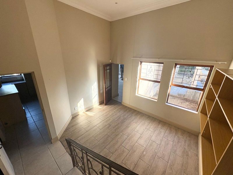 House For Sale in Panorama - Photo 4