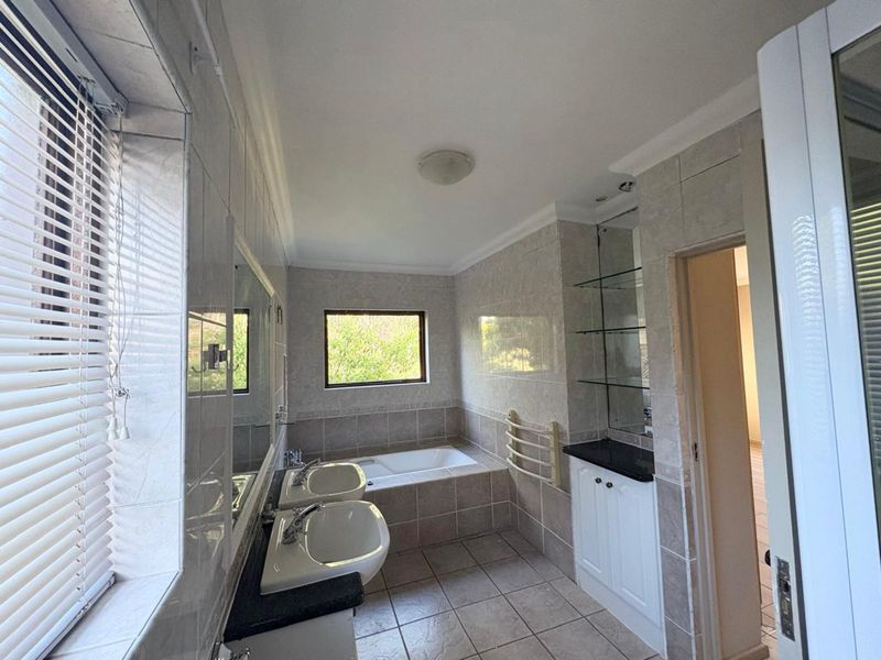 House For Sale in Panorama - Photo 9