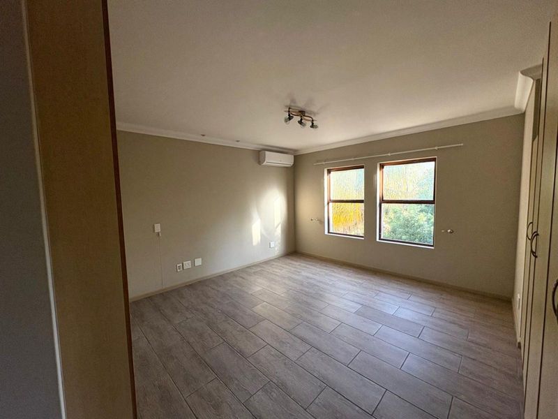 House For Sale in Panorama - Photo 8