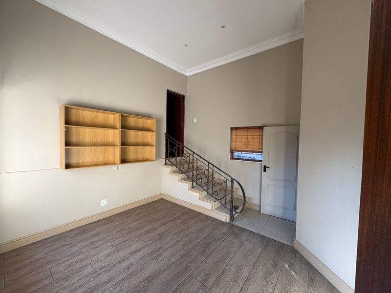 House For Sale in Panorama - Photo 6