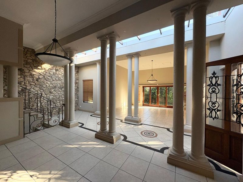 House For Sale in Panorama - Photo 2