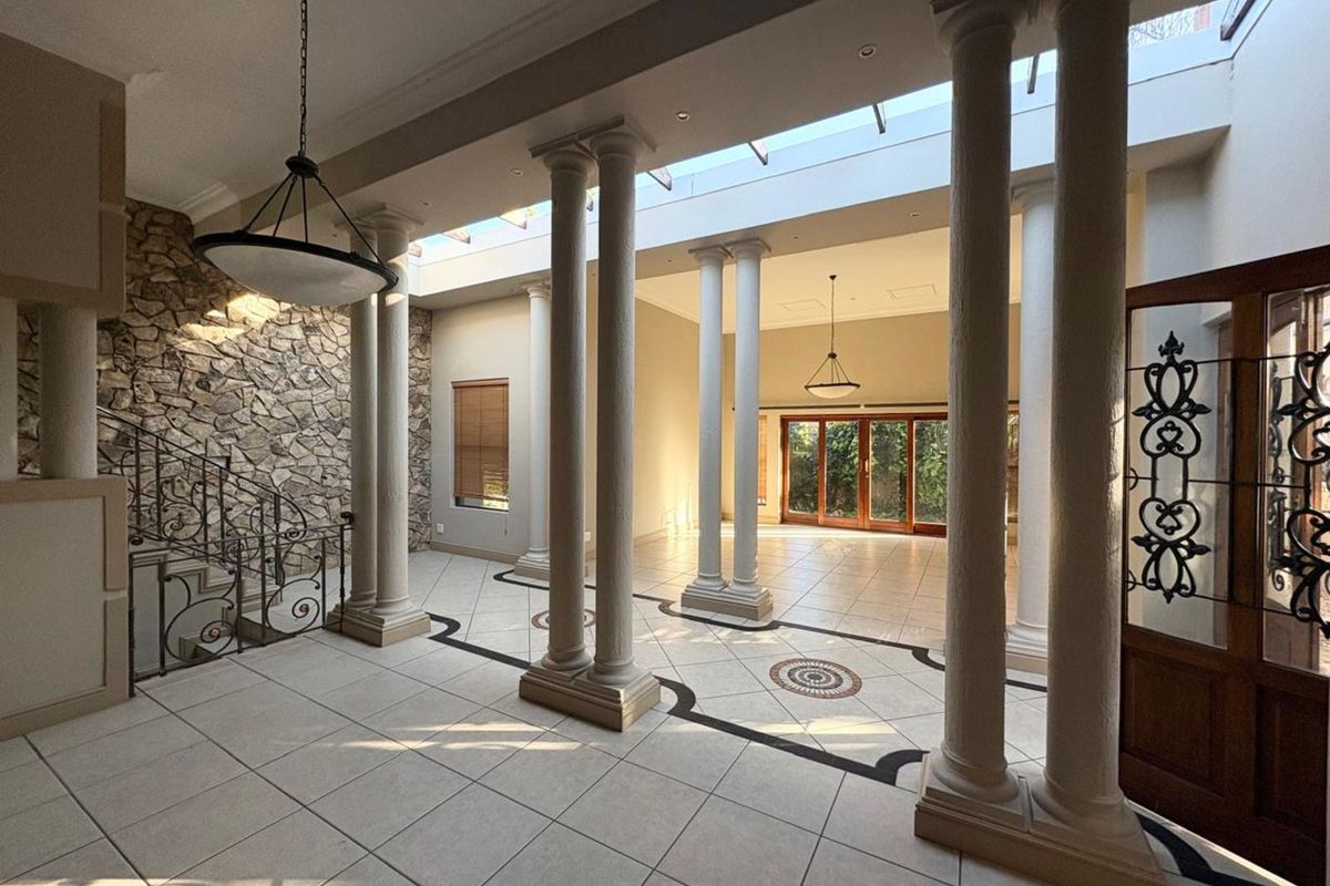 House For Sale in Panorama - Photo 2