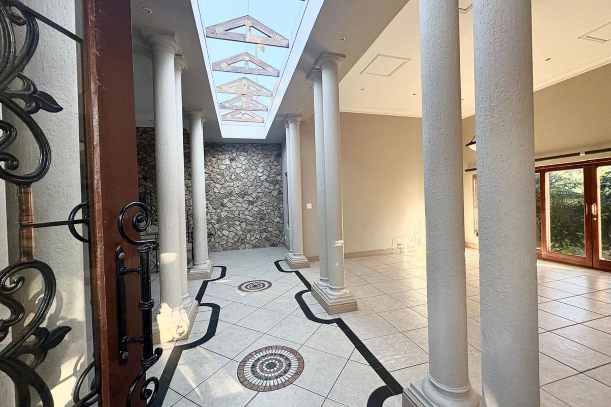 House For Sale in Panorama - Photo 3