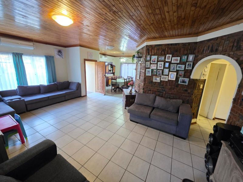 House For Sale in El Toro Park - Photo 2