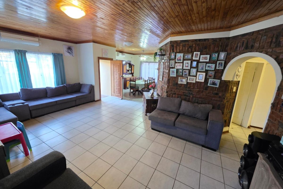 House For Sale in El Toro Park - Photo 2