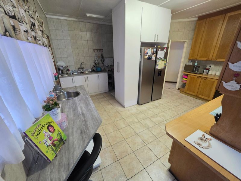 House For Sale in El Toro Park - Photo 10