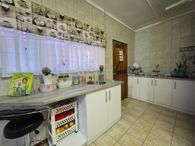 House For Sale in El Toro Park - Photo 8