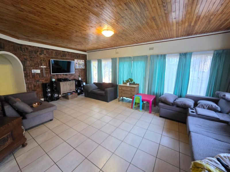 House For Sale in El Toro Park - Photo 5