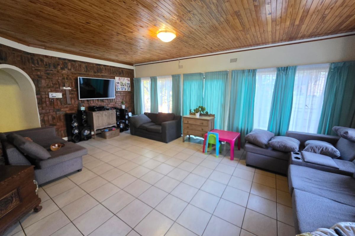 House For Sale in El Toro Park - Photo 5