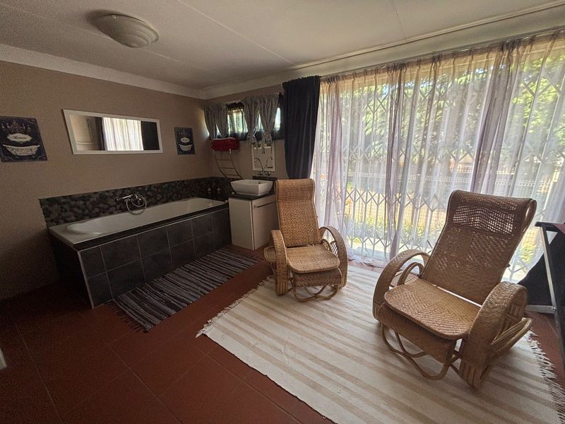 House For Sale in Wilro Park - Photo 6