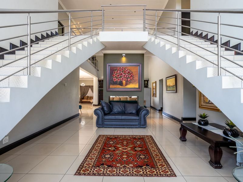 House For Sale in Mooikloof - Photo 3