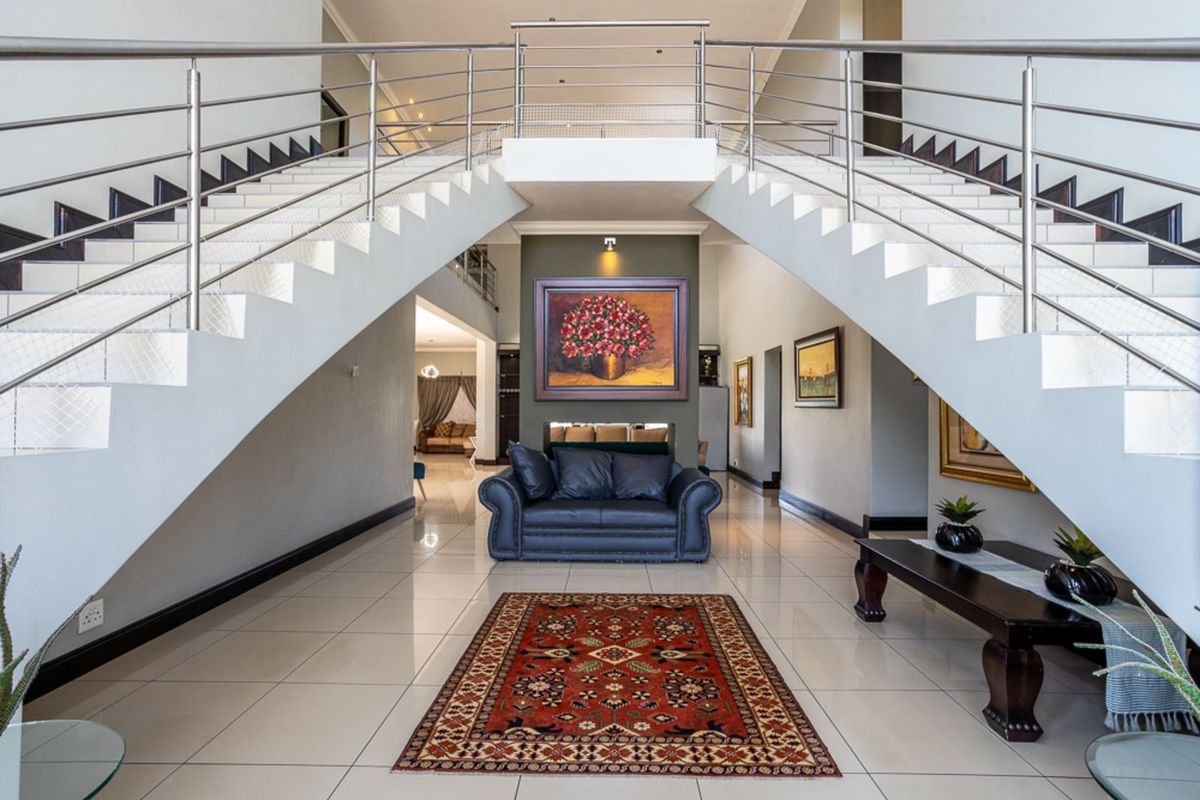 House For Sale in Mooikloof - Photo 3