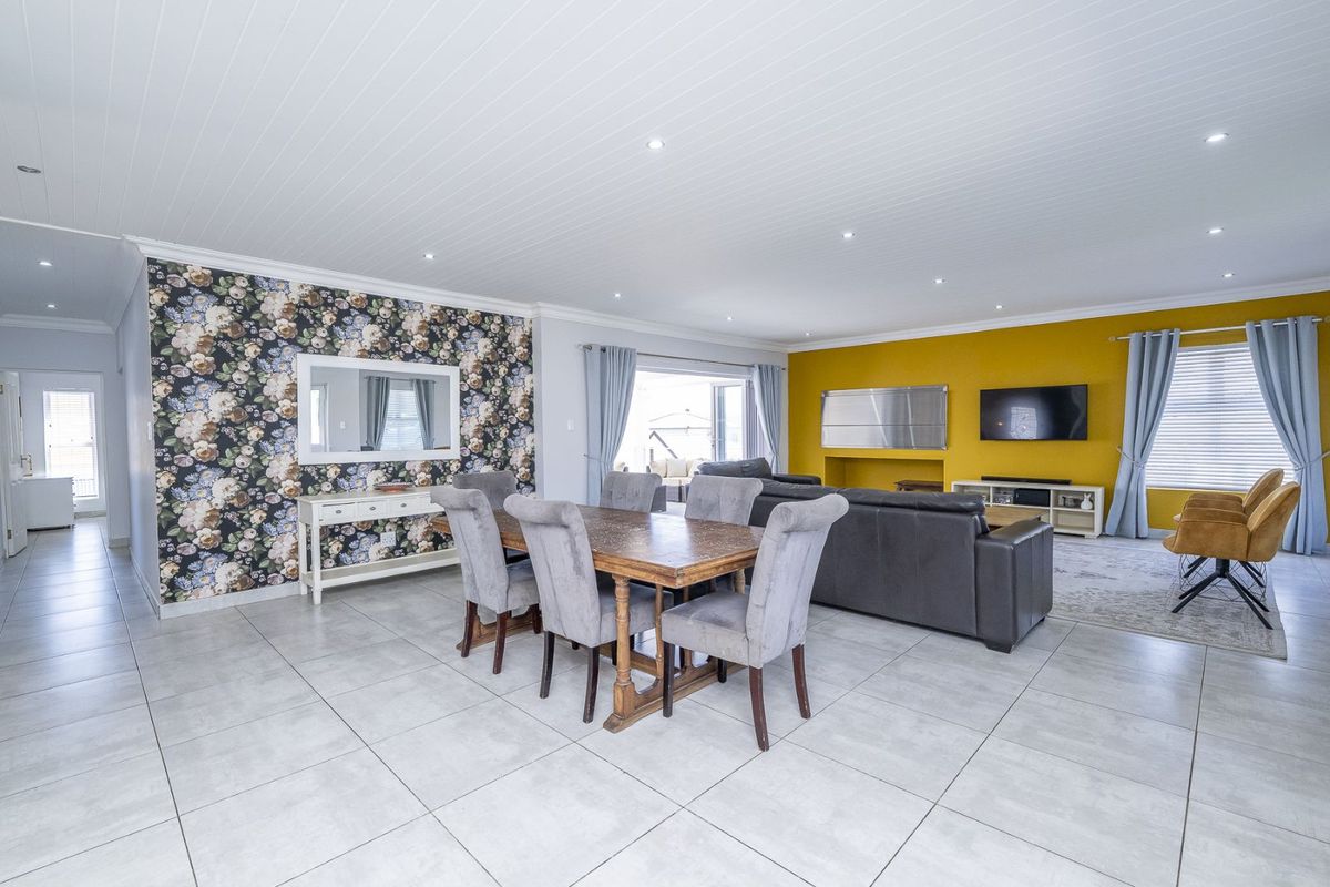 House For Sale in Mount Royal Golf Estate - Photo 3