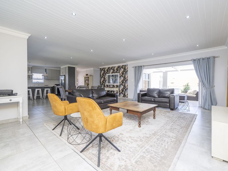 House For Sale in Mount Royal Golf Estate - Photo 8