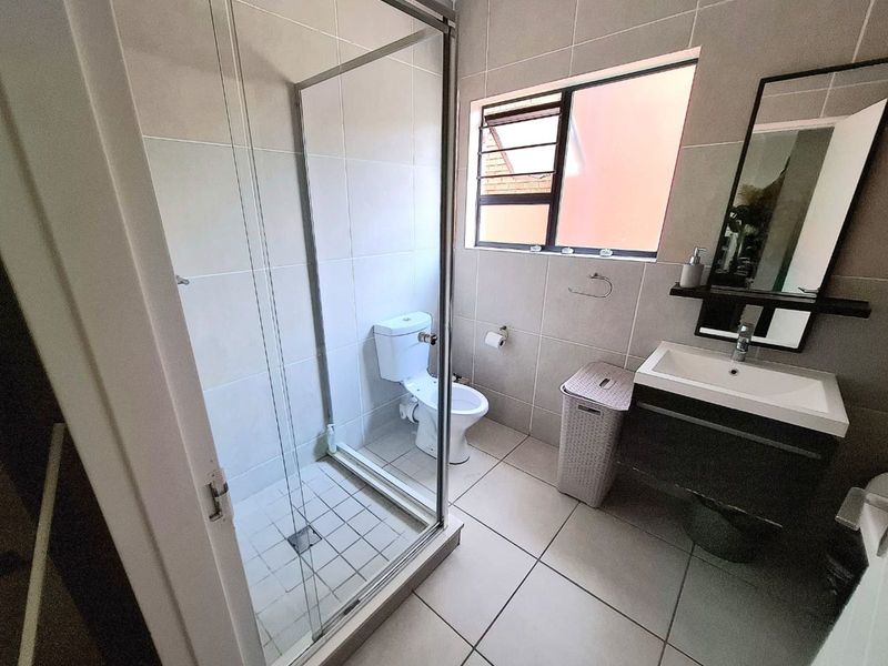 Apartment For Sale in Olivedale - Photo 9