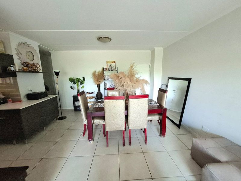 Apartment For Sale in Olivedale - Photo 3