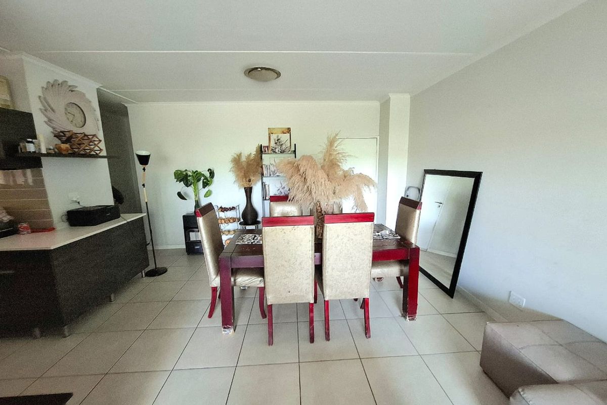 Apartment For Sale in Olivedale - Photo 3