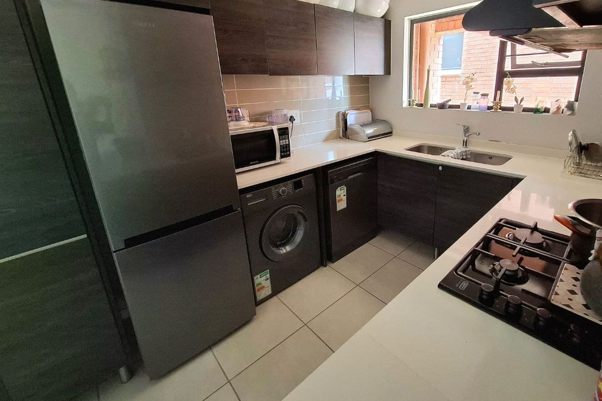 Apartment For Sale in Olivedale - Photo 5