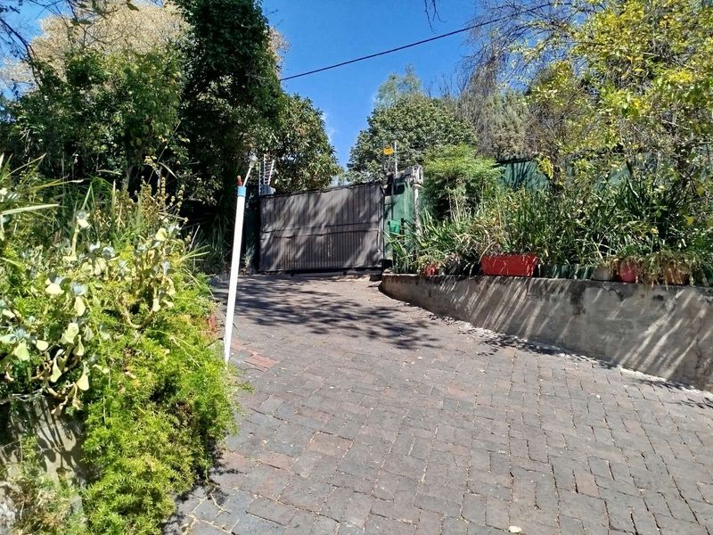 House For Sale in Bramley North - Photo 3