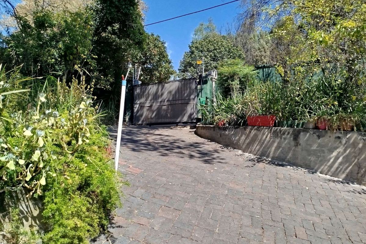 House For Sale in Bramley North - Photo 3