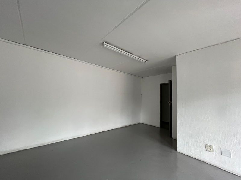 Industrial To Rent in Silvertondale - Photo 2