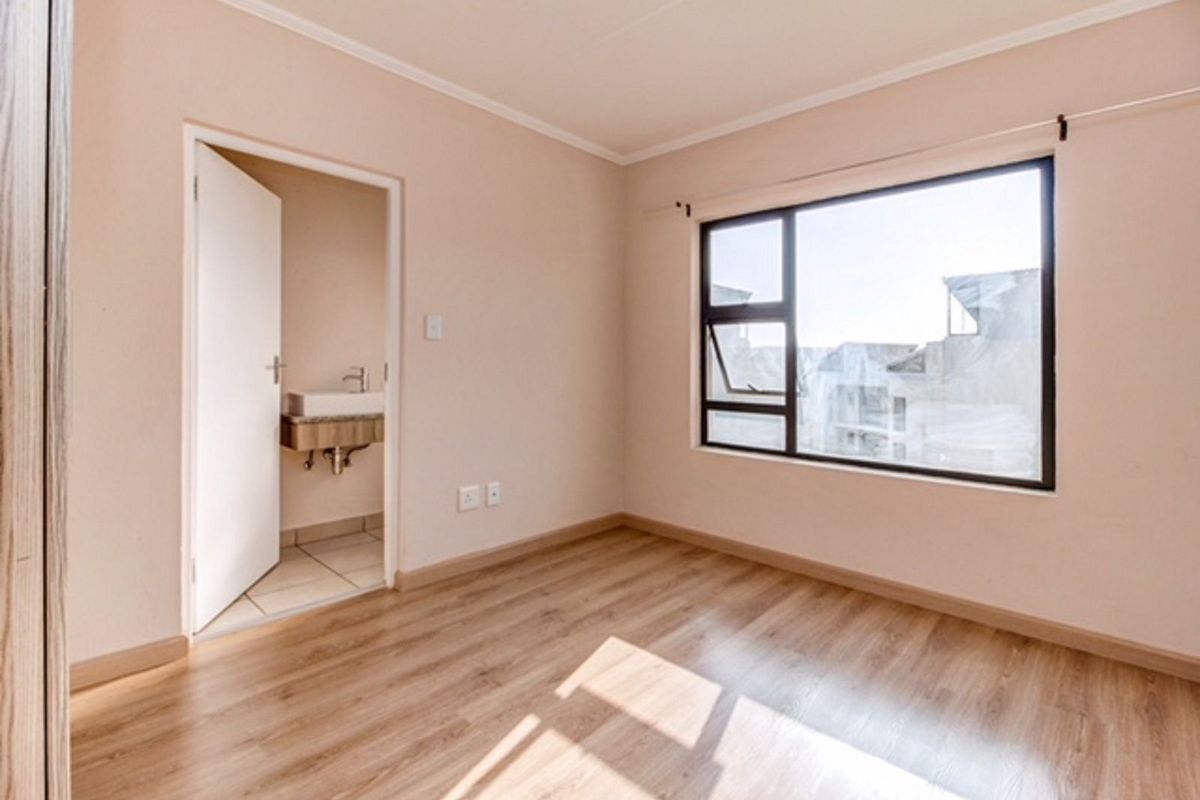 Apartment For Sale in Beverley - Photo 5