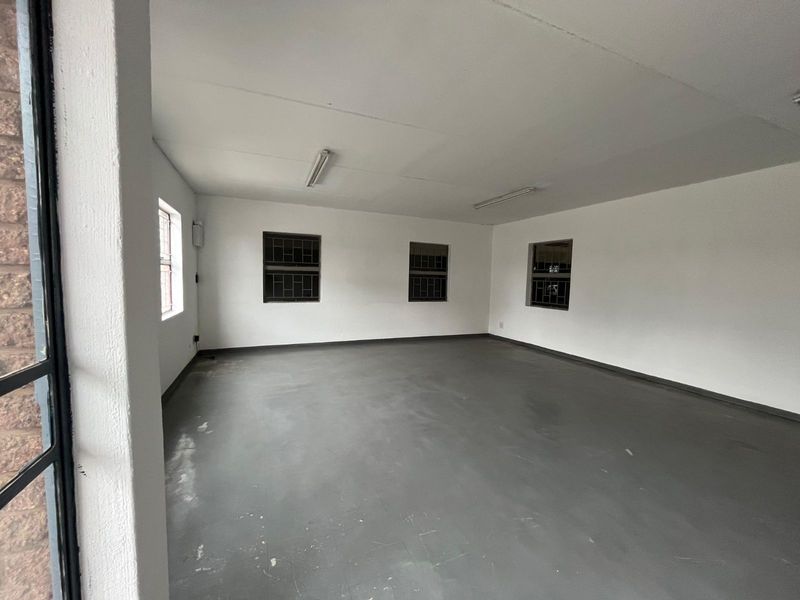 Industrial To Rent in Silvertondale - Photo 2