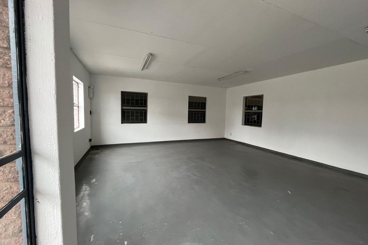 Industrial To Rent in Silvertondale - Photo 2