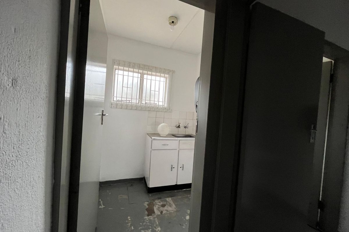 Industrial To Rent in Silvertondale - Photo 4