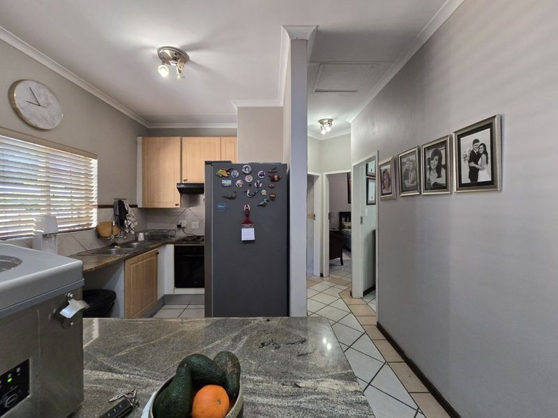 Townhouse For Sale in Equestria - Photo 6